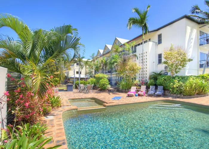 Cairns Queenslander & ApartmentsAirport Hotel